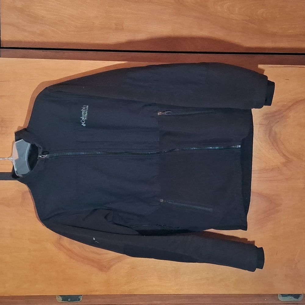 Columbia Titanium men's size medium black jacket.